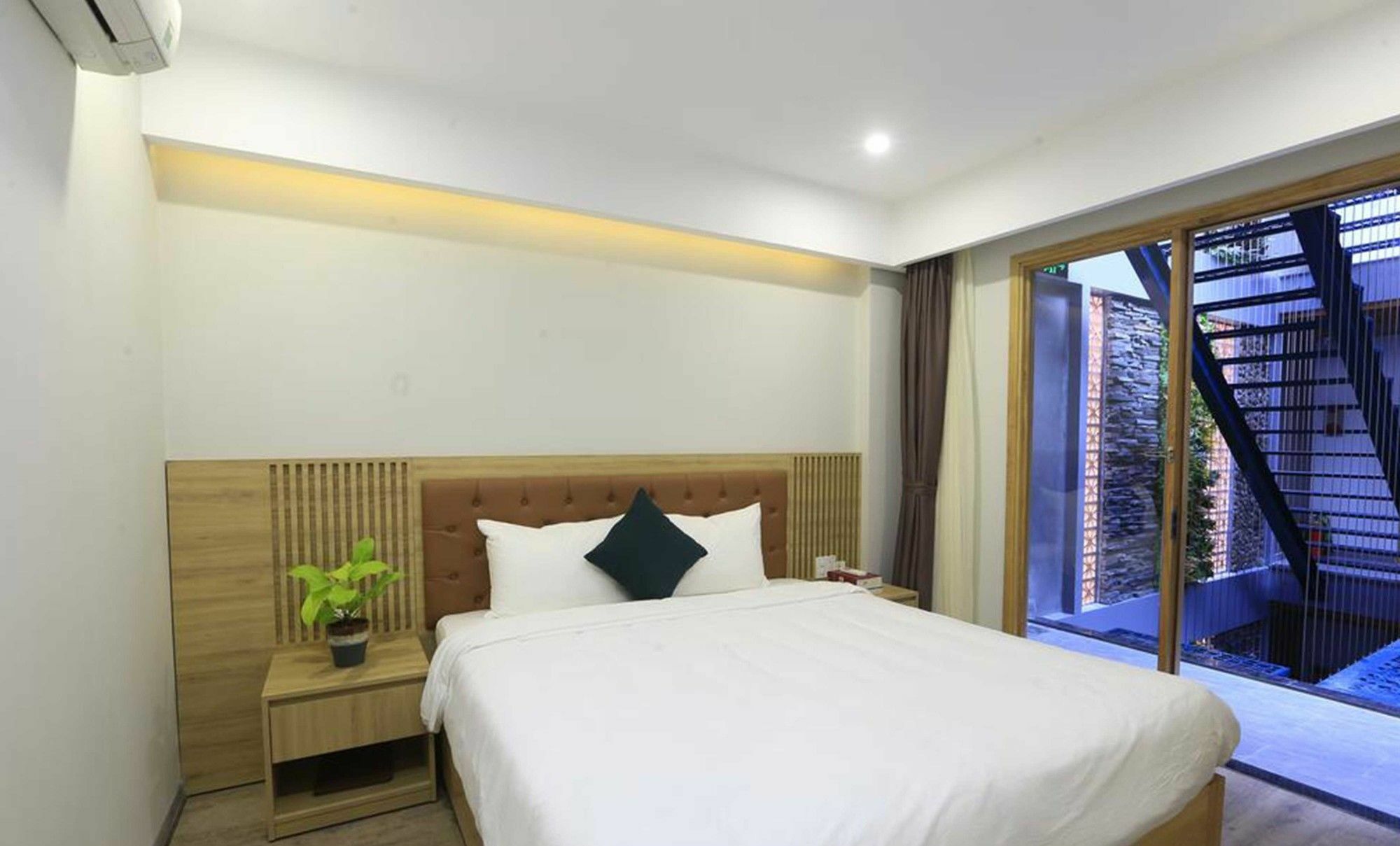 Zoneland Apartments - Lahome Beach Villa Дананг Екстер'єр фото